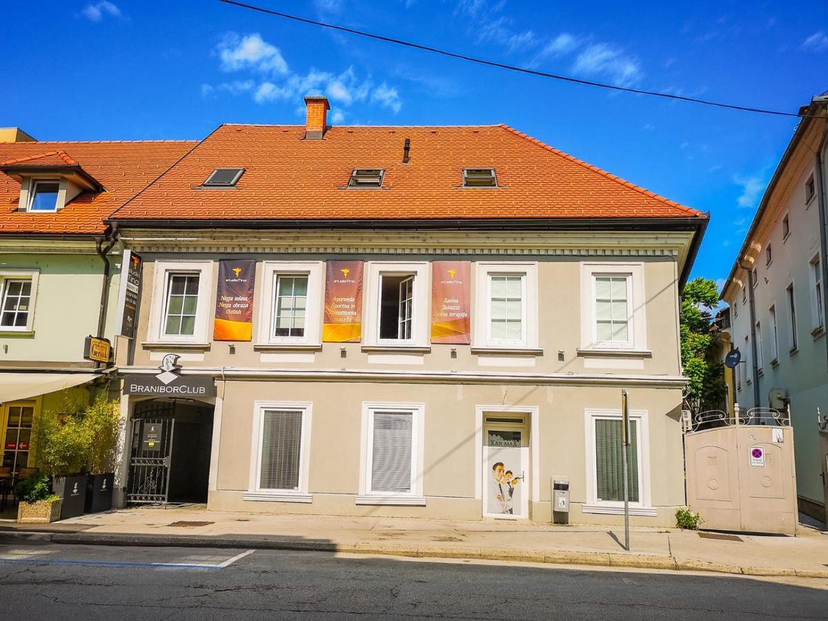 Skol S Parkiriscem Appartement